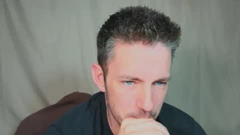 Snapshot of skylarrgrey chatting on May 20, 10:05 pm SkylarGrey online show from May 20, 10:05 pm