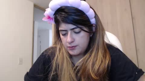 Snapshot of skyler1195 chatting on December 27, 1:00 am Skyler online show from December 27, 1:00 am