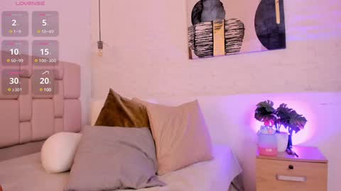    online show from February 1, 3:18 pm