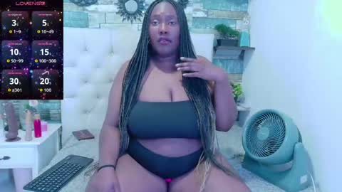 Snapshot of skyler_naomi chatting on April 13, 4:12 pm skyler_naomi online show from April 13, 4:12 pm