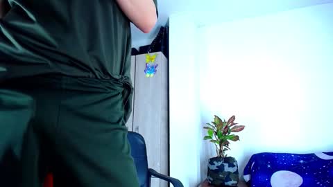 Snapshot of skyler_wild chatting on March 21, 12:59 am Skyler online show from March 21, 12:59 am