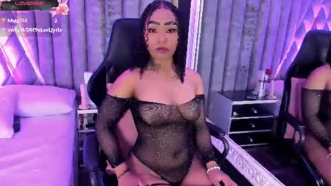 Snapshot of skylerbloom chatting on June 9, 9:15 pm skylerbloom online show from June 9, 9:15 pm
