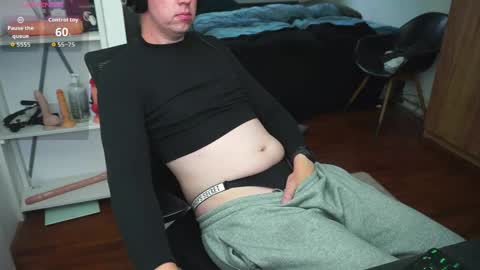 Snapshot of skylinebaby chatting on June 5, 6:35 pm skylinebaby online show from June 5, 6:35 pm