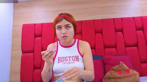 Snapshot of skynny_horney chatting on November 12, 8:52 pm Skynny online show from November 12, 8:52 pm