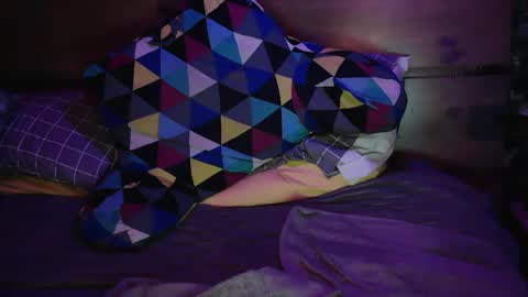 Snapshot of skyonetoo3 chatting on February 5, 8:00 am skyonetoo3 online show from February 5, 8:00 am