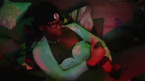 Snapshot of skyonetoo3 chatting on February 13, 6:52 am skyonetoo3 online show from February 13, 6:52 am