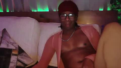 Snapshot of skyonetoo3 chatting on February 22, 8:40 am skyonetoo3 online show from February 22, 8:40 am