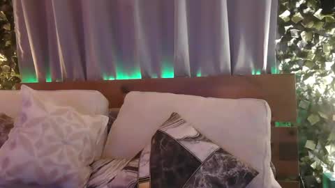 Snapshot of skyonetoo3 chatting on February 26, 12:05 am skyonetoo3 online show from February 26, 12:05 am