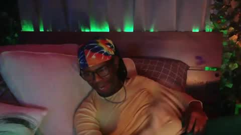 Snapshot of skyonetoo3 chatting on February 27, 5:13 am skyonetoo3 online show from February 27, 5:13 am