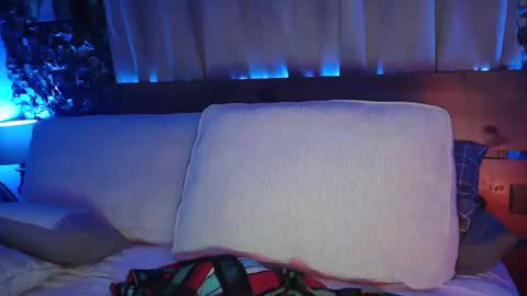 Snapshot of skyonetoo3 chatting on March 6, 2:51 am skyonetoo3 online show from March 6, 2:51 am