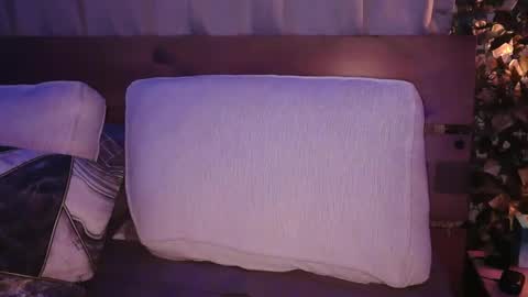 Snapshot of skyonetoo3 chatting on March 12, 12:20 am skyonetoo3 online show from March 12, 12:20 am