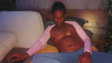 Snapshot of skyonetoo3 chatting on September 24, 2:15 am skyonetoo3 online show from September 24, 2:15 am