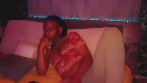 Snapshot of skyonetoo3 chatting on October 1, 12:49 am skyonetoo3 online show from October 1, 12:49 am