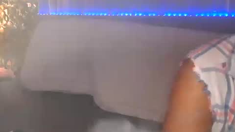 Snapshot of skyonetoo3 chatting on November 9, 1:15 am skyonetoo3 online show from November 9, 1:15 am