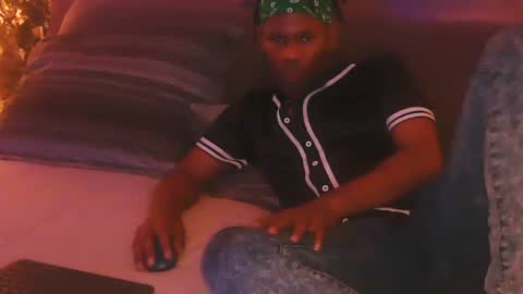 Snapshot of skyonetoo3 chatting on November 9, 9:13 pm skyonetoo3 online show from November 9, 9:13 pm