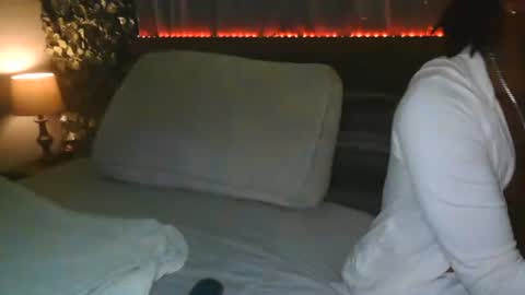 Snapshot of skyonetoo3 chatting on November 12, 2:45 am skyonetoo3 online show from November 12, 2:45 am