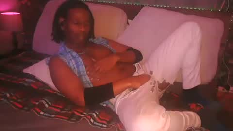 Snapshot of skyonetoo3 chatting on November 28, 12:57 am skyonetoo3 online show from November 28, 12:57 am