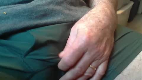 Snapshot of skypylot chatting on March 19, 6:12 pm ResqPylot2 online show from March 19, 6:12 pm