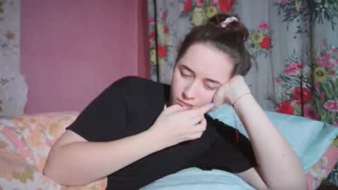 skyressie333 online show from December 8, 7:22 pm