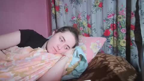 skyressie333 online show from December 11, 7:14 pm