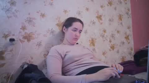 skyressie333 online show from December 15, 4:15 pm