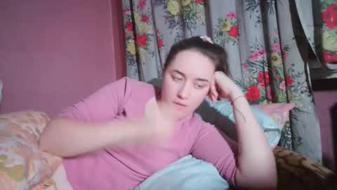 skyressie333 online show from December 17, 7:26 pm