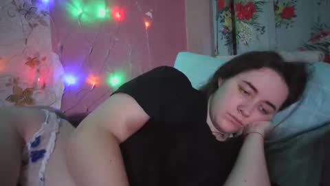 skyressie333 online show from December 22, 6:15 pm