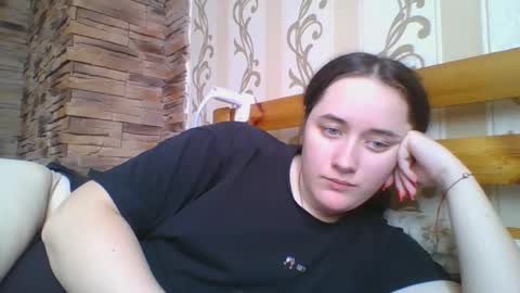 skyressie333 online show from January 6, 10:30 am