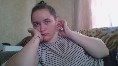 Snapshot of skyressie333 chatting on June 3, 6:27 am skyressie333 online show from June 3, 6:27 am