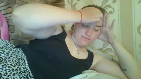 Snapshot of skyressie333 chatting on July 8, 5:45 am skyressie333 online show from July 8, 5:45 am