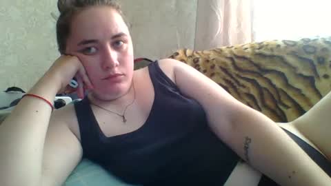 Snapshot of skyressie333 chatting on August 4, 6:38 am skyressie333 online show from August 4, 6:38 am