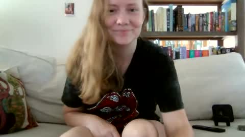 Snapshot of skywinters chatting on August 5, 3:59 pm Sky Winters online show from August 5, 3:59 pm