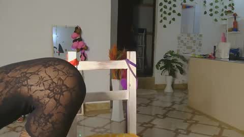 Snapshot of skyy_brown chatting on October 27, 2:15 am Bella online show from October 27, 2:15 am