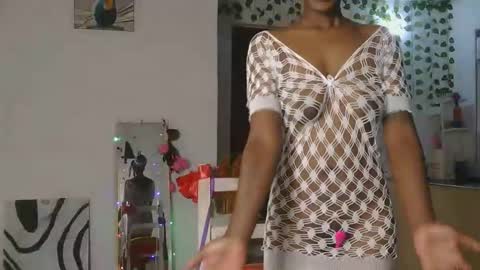 Snapshot of skyy_brown chatting on November 6, 12:11 am Bella online show from November 6, 12:11 am