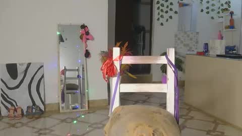 Snapshot of skyy_brown chatting on November 19, 12:10 am Bella online show from November 19, 12:10 am