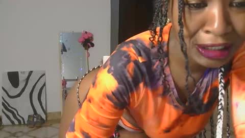 Snapshot of skyy_brown chatting on November 22, 10:31 pm Bella online show from November 22, 10:31 pm