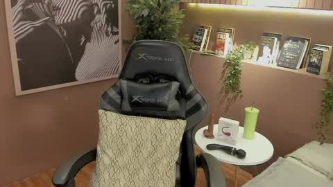 Snapshot of skyylee_ chatting on June 3, 1:57 pm abby online show from June 3, 1:57 pm