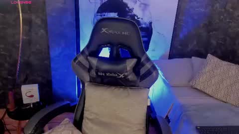 Snapshot of skyylee_ chatting on June 25, 1:37 pm abby online show from June 25, 1:37 pm