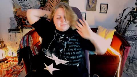 Snapshot of sladadeew chatting on January 7, 12:09 pm Slada Deew online show from January 7, 12:09 pm