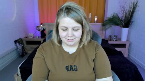 Snapshot of sladadeew chatting on January 21, 3:21 pm Slada Deew online show from January 21, 3:21 pm