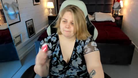 Snapshot of sladadeew chatting on January 29, 9:01 am Slada Deew online show from January 29, 9:01 am