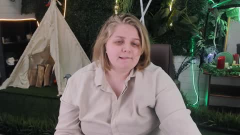 Snapshot of sladadeew chatting on January 30, 3:29 pm Slada Deew online show from January 30, 3:29 pm