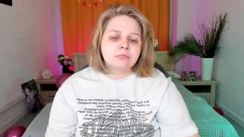 Snapshot of sladadeew chatting on February 11, 9:09 am Slada Deew online show from February 11, 9:09 am