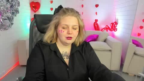 Snapshot of sladadeew chatting on February 15, 12:22 pm Slada Deew online show from February 15, 12:22 pm