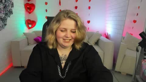 Snapshot of sladadeew chatting on February 19, 3:49 pm Slada Deew online show from February 19, 3:49 pm