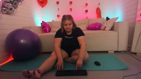 Snapshot of sladadeew chatting on March 3, 3:53 pm Slada Deew online show from March 3, 3:53 pm