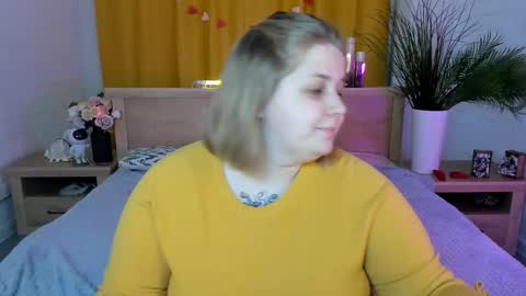 Snapshot of sladadeew chatting on March 12, 5:13 am Slada Deew online show from March 12, 5:13 am