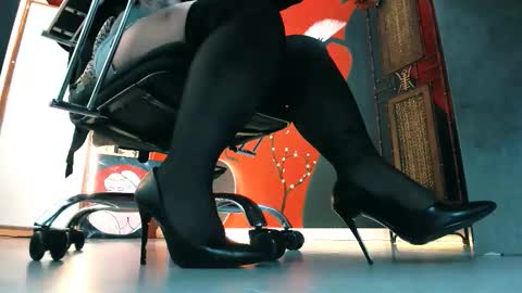 Snapshot of sladadeew chatting on September 28, 9:03 am Slada Deew online show from September 28, 9:03 am