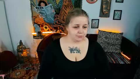 Snapshot of sladadeew chatting on November 3, 1:01 pm Slada Deew online show from November 3, 1:01 pm