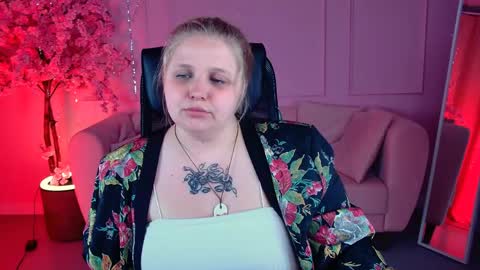 Snapshot of sladadeew chatting on June 10, 9:19 am Slada Deew online show from June 10, 9:19 am